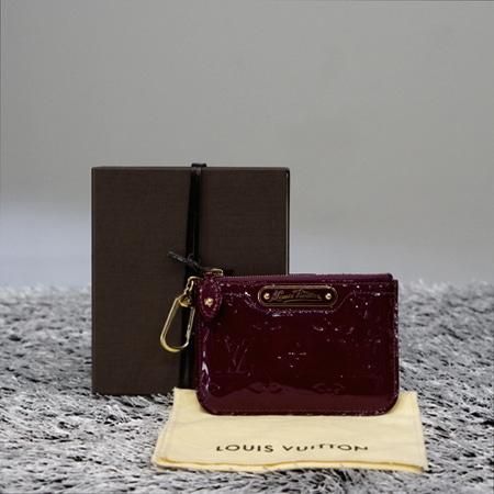 Louis Vuitton(루이비통) M93557 모노그램 베르니 아마헝뜨(아마랑뜨) 키 파우치 지갑
