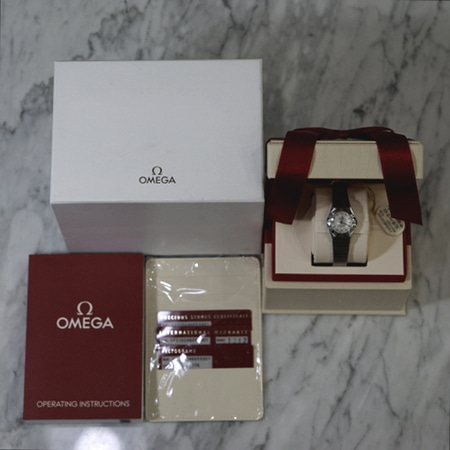 Omega(오메가) 신형 컨스텔레이션(컨스틸레이션) 자개판 12포인트 다이아 여성 시계