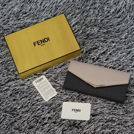 [새상품]Fendi(펜디) 8M0306 콘티넨탈 플랩 스냅 장지갑