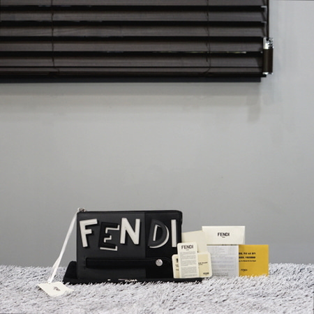 [신상]Fendi(펜디) 7VA350 18시즌 이니셜 로고 슬림 세컨드 클러치백