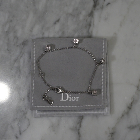 Dior(크리스챤디올) 이니셜 큐브 스틸 여성 팔찌