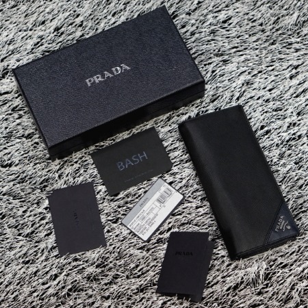 Prada(프라다) 2MV836 은장 메탈로고 사피아노 남성 장지갑