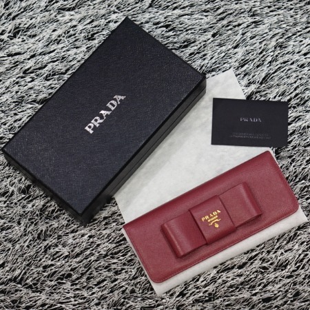 [새상품]Prada(프라다) 1M1132 골드메탈 리본로고 스냅 장지갑