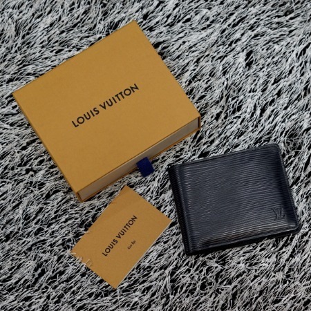 Louis Vuitton(루이비통) M61825 에피 멀티플 월릿 남성 반지갑