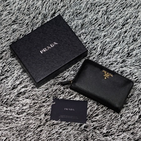 Prada(프라다) 1M1225 골드로고 사피아노 블랙 스냅 중지갑