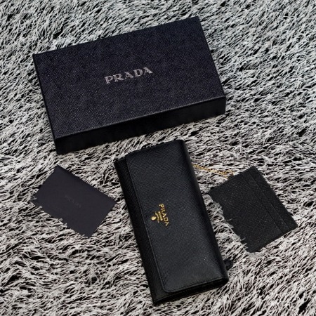 Prada(프라다) 1MH132 골드메탈 블랙 사피아노 스냅 여성 장지갑