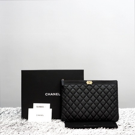 [신상]Chanel(샤넬) A84406 보이샤넬 골드메탈 블랙 뉴미듐 클러치백