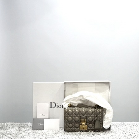 [신상]Dior(크리스챤디올) M5818CWEC DIORADDICT(디올 어딕트) 골드체인 숄더백 겸 크로스백