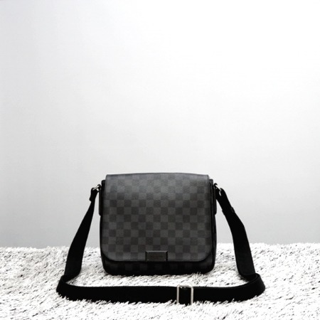 Louis Vuitton(루이비통) N41260 다미에 그라파이트 디스트릭트 PM 크로스백