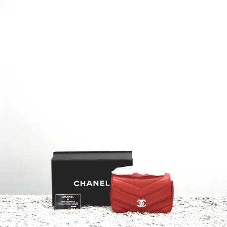 [새상품]Chanel(샤넬) A91562 쉐브론 캐비어 스몰 플랩 은장체인 크로스백