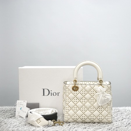 [새상품]Dior(디올) M0579CVKO 스터드 레이디디올 소프트 미듐 토트백 겸 숄더백aa03354