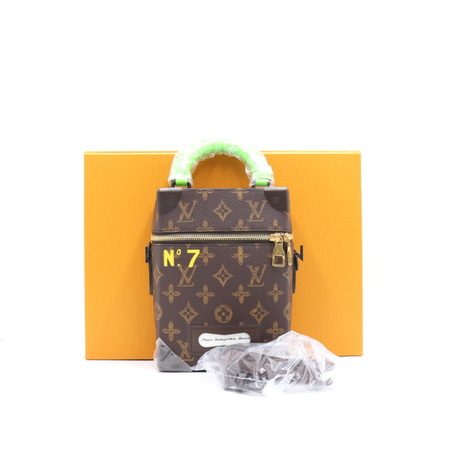 [새상품]Louis Vuitton(루이비통) M59664 22시즌 모노그램 버티컬 박스 트렁크 숄더백 겸 크로스백aa21997