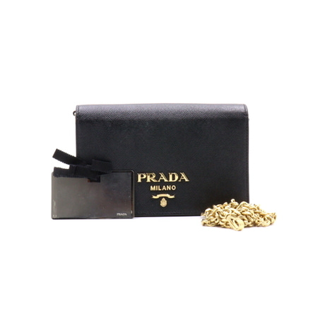 Prada(프라다) 1BP006 블랙 금장 사피아노럭스 미니 체인 크로스백aa31974
