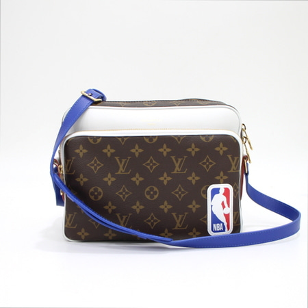 Louis Vuitton(루이비통) X NBA M45584 모노그램 닐 메신저 크로스백aa33607